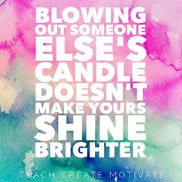 Hi I’m Heather. I love handbags,shoes and clothes! - Picture 4 of 6